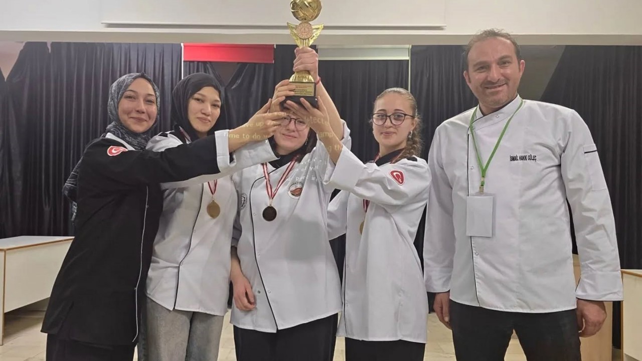 Gedizli kızlardan bölge birinciliği
