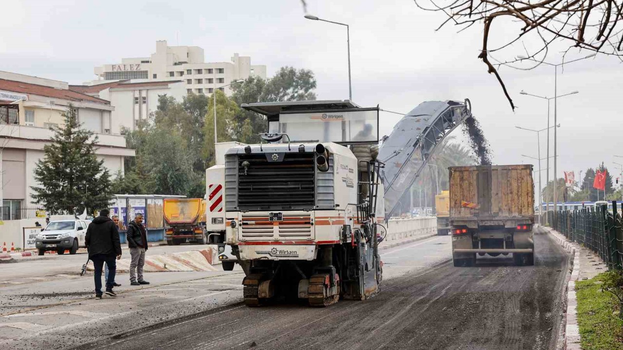 100. Yıl Bulvarı’nda asfalt çalışmasının ikinci etabı da tamamlandı
