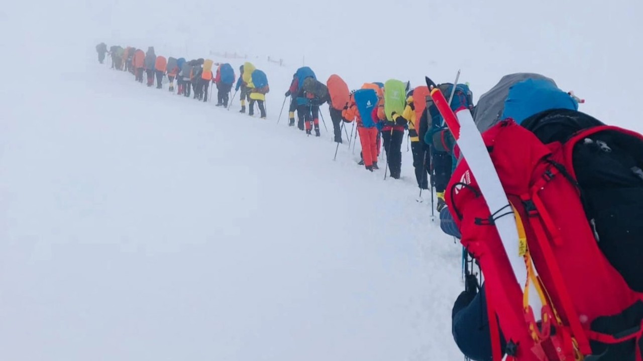Osmaniyeli depremzede dağcılar Erciyes’te anma tırmanışı yaptı
