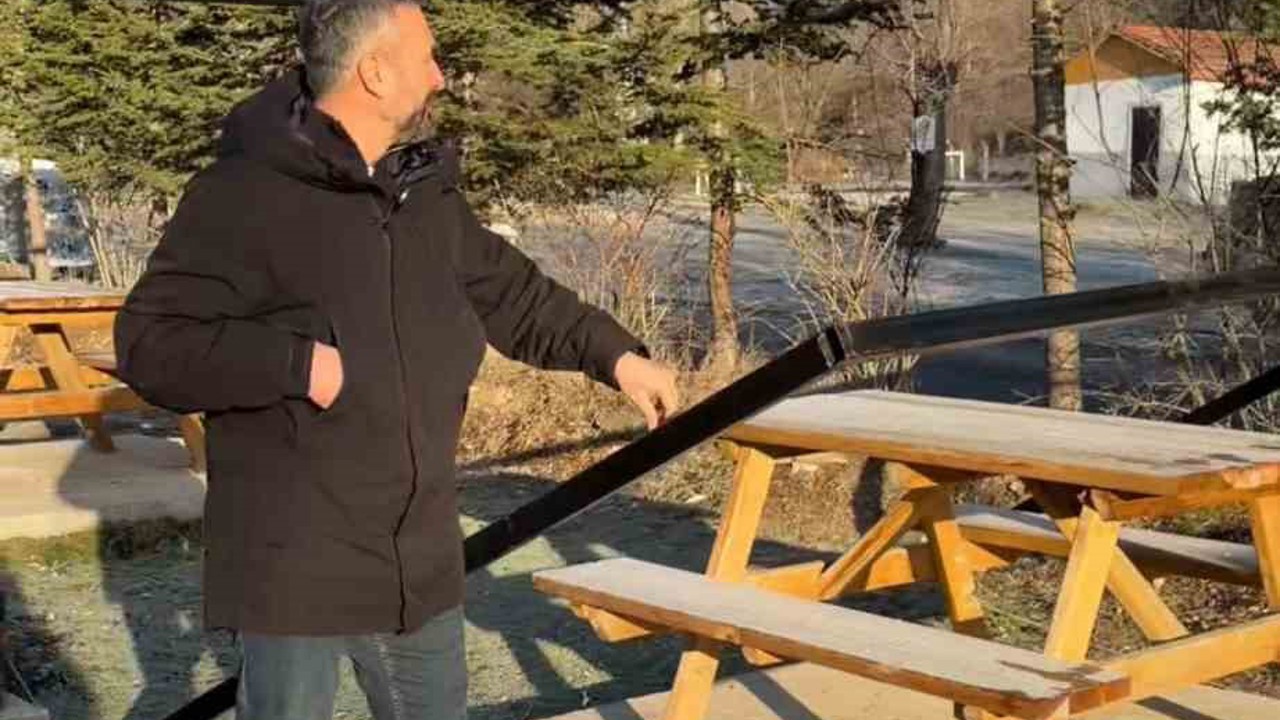 Parklardan sonra mesire alanına da zarar verdiler
