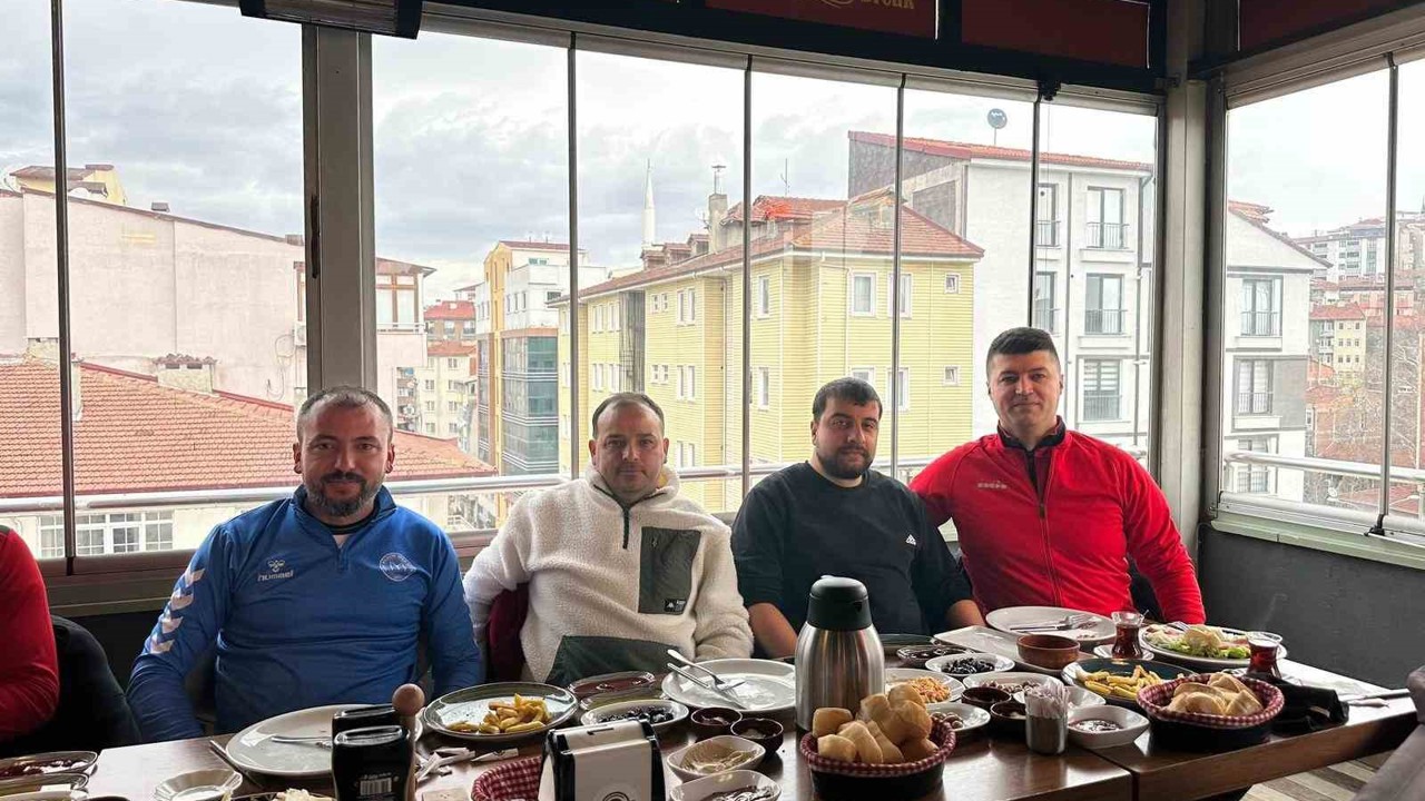 Şampiyon olan 1299 Bilecik Kulübü kahvaltıda buluştu
