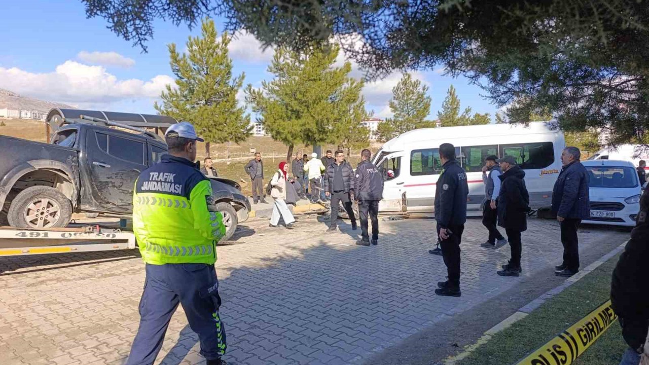 Diyarbakır’da 5 aracın karıştığı kazada maddi hasar oluştu
