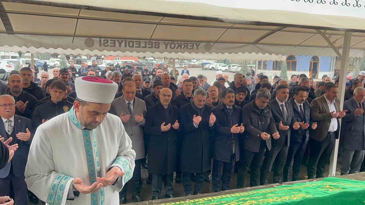 Emniyet Genel Müdürü Demirtaş, eniştesinin cenaze törenine katıldı
