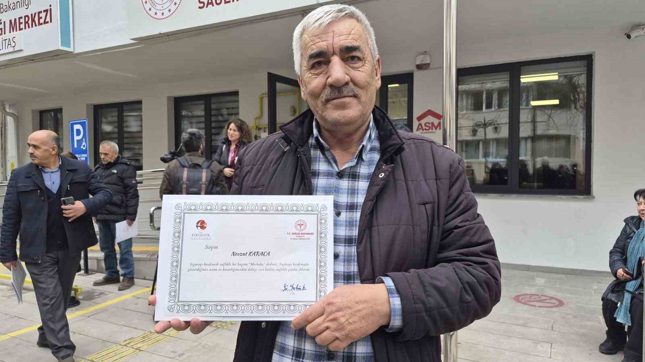Yaklaşık 40 yıldır içtiği sigarayı 1 haftada bıraktı
