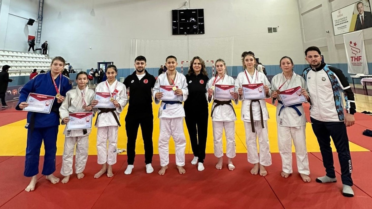 Yıldızlar judo grup müsabakalarında büyük başarı
