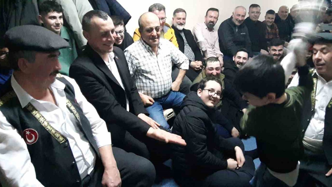 Mudurnu’da geleneksel ‘Birikme Gecesi’nde güldüren anlar
