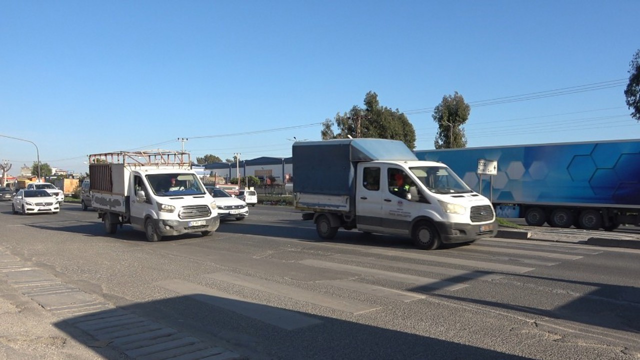 Kaza anı araç kamerasında: Daha önce 3 kişi ölmüştü bu sefer yayalara motosiklet çarptı
