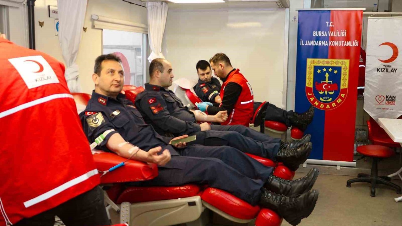 Bursa Jandarması’ndan Kızılay’a anlamlı katkı
