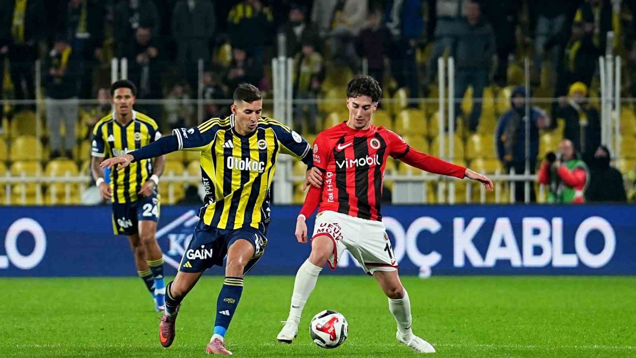 Trendyol Süper Lig: Fenerbahçe: 1 - Gençlerbirliği: 0 (Maç devam ediyor)
