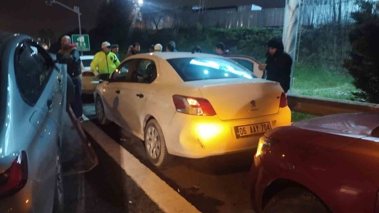 TEM’i kilitleyen 8 araçlı zincirleme kaza
