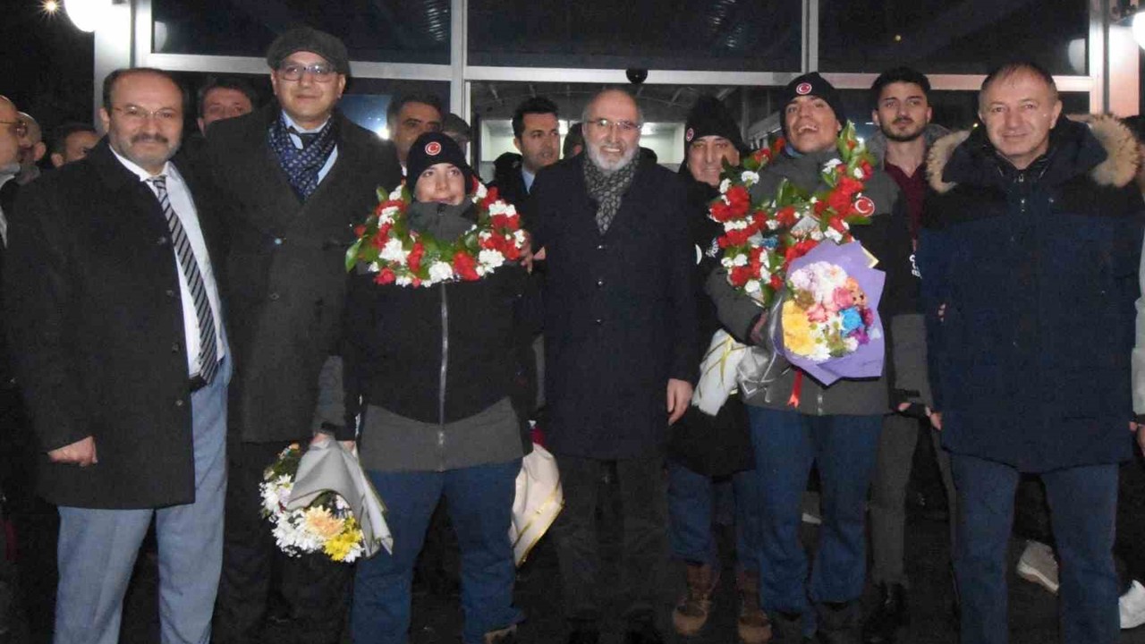 Otizmli İkiz Milli Kayakçılara Erzurum’da coşkulu karşılama
