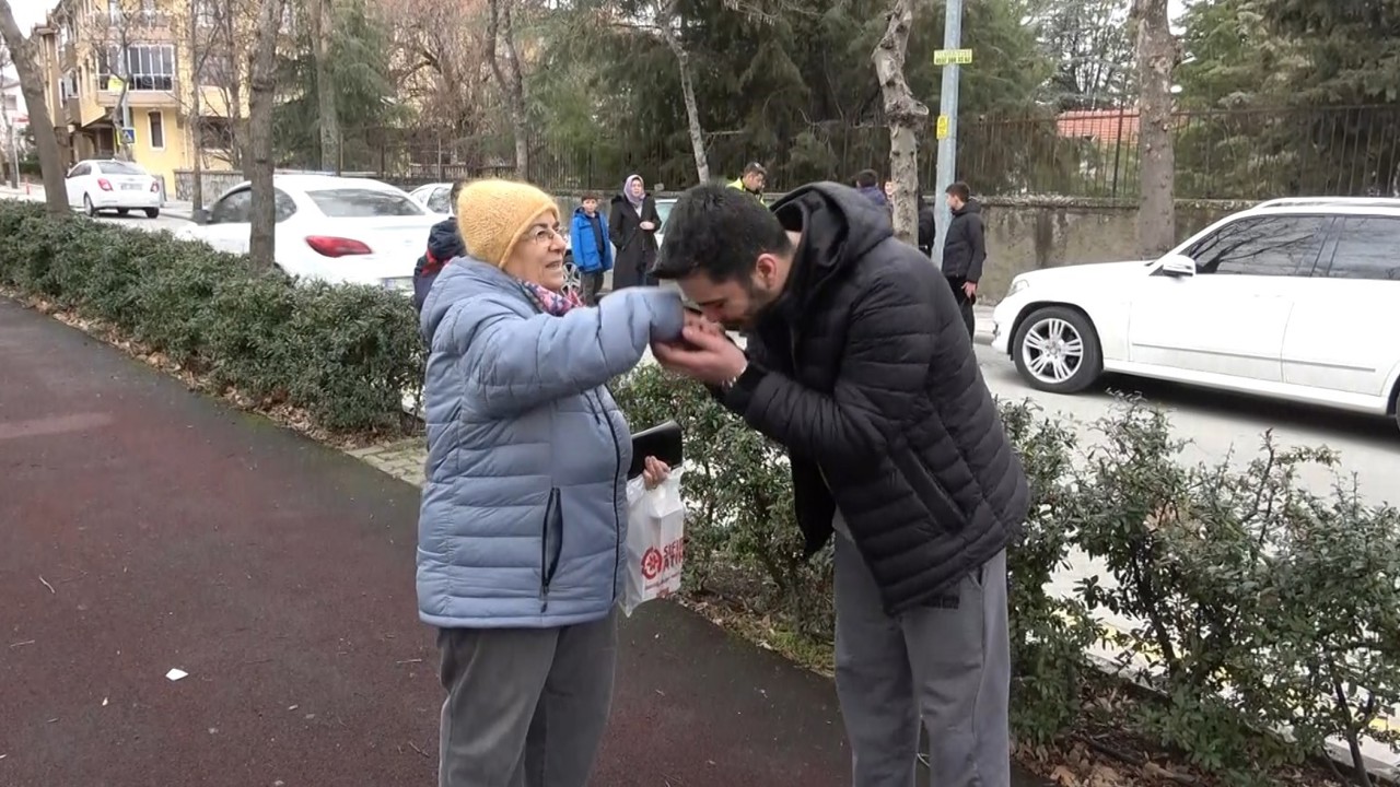 Isparta’ya gezmeye geldi bulduğu cüzdanla insanlık dersi verdi
