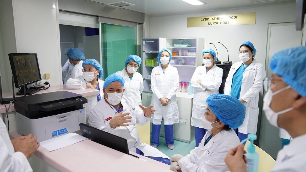 Moğolistan’daki ilk çocuk kemik iliği nakli Türk ve Moğol hekim ekipleri ile birlikte gerçekleştirildi
