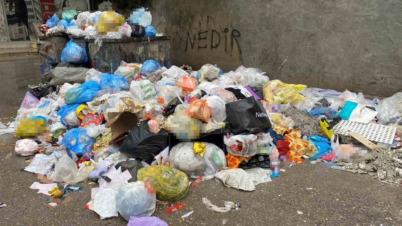 Buca’da grev bitti, çöp çilesi bitmedi
