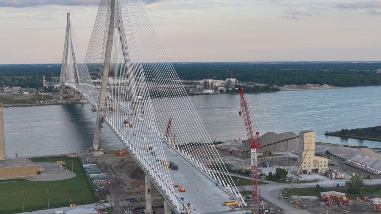 Trump, Kanada’nın inşa ettiği köprünün mülkiyetini istedi
