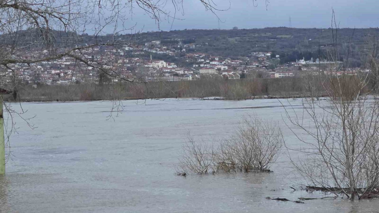 Edirne’de taşkın riski merkezde azaldı, yayılım Subaşı ve köylere kaydı
