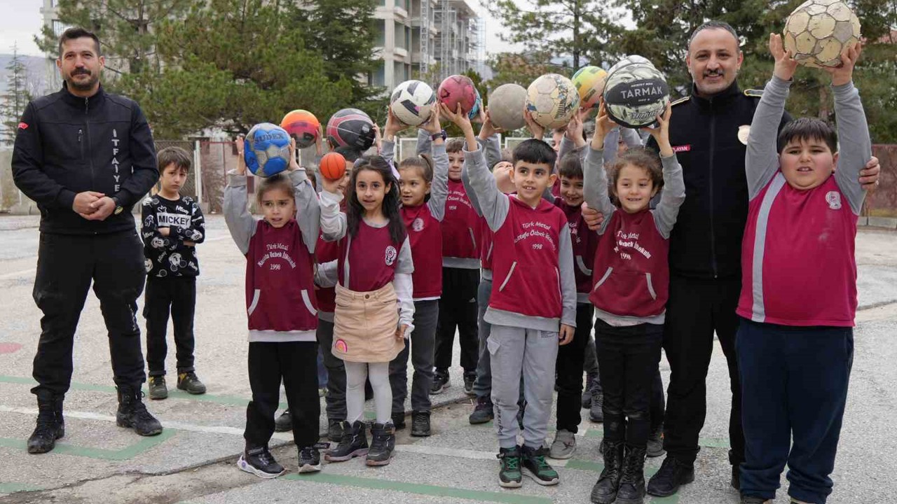 İtfaiyeden çocukları sevindiren müdahale

