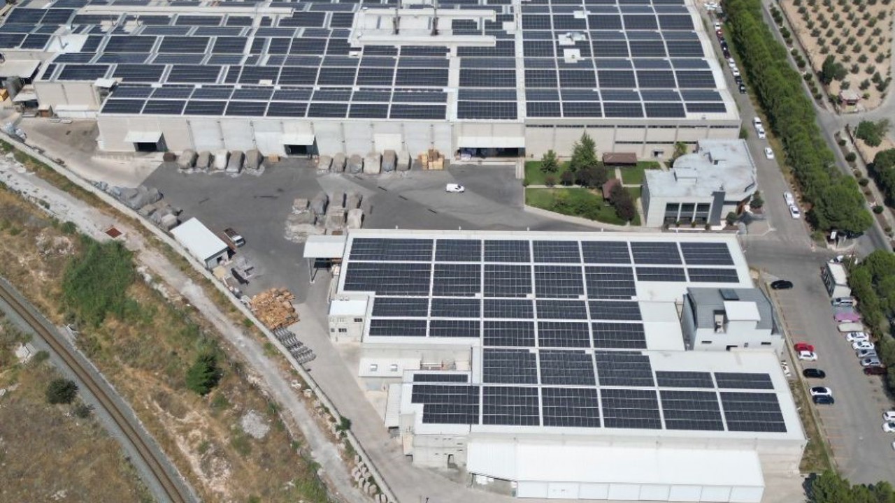 Denizli’deki bir firmaya kurulan GES ile 2 milyon 546 bin 877 kg karbondioksit salınımını önlenecek
