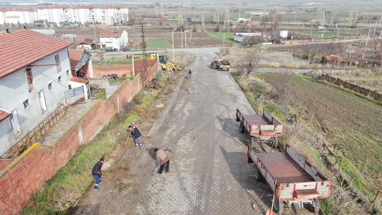 İnönü’de yol tamiri ve temizlik çalışmaları sokak sokak devam ediyor
