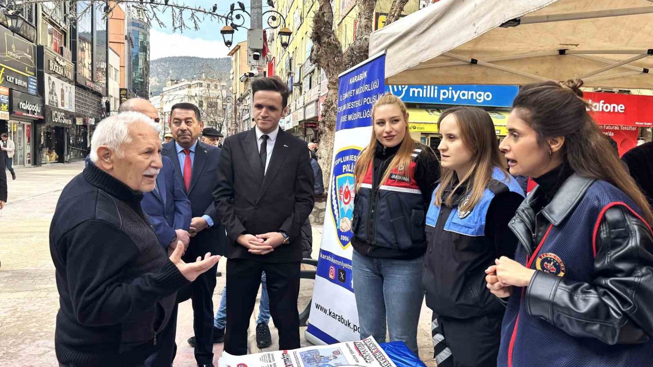 Karabük’te dolandırıcılığa karşı bilgilendirme stantları kuruldu
