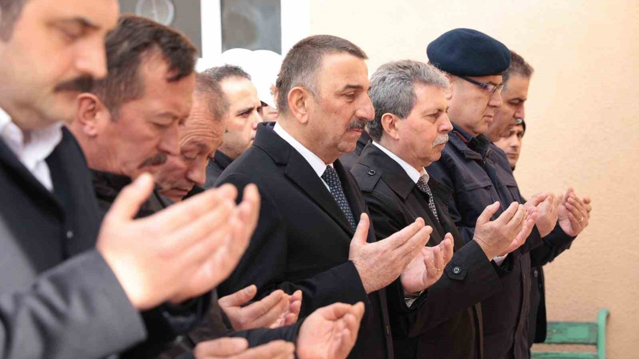 Emekliliğine 4 gün kala hayatını kaybeden polis memuru toprağa verildi
