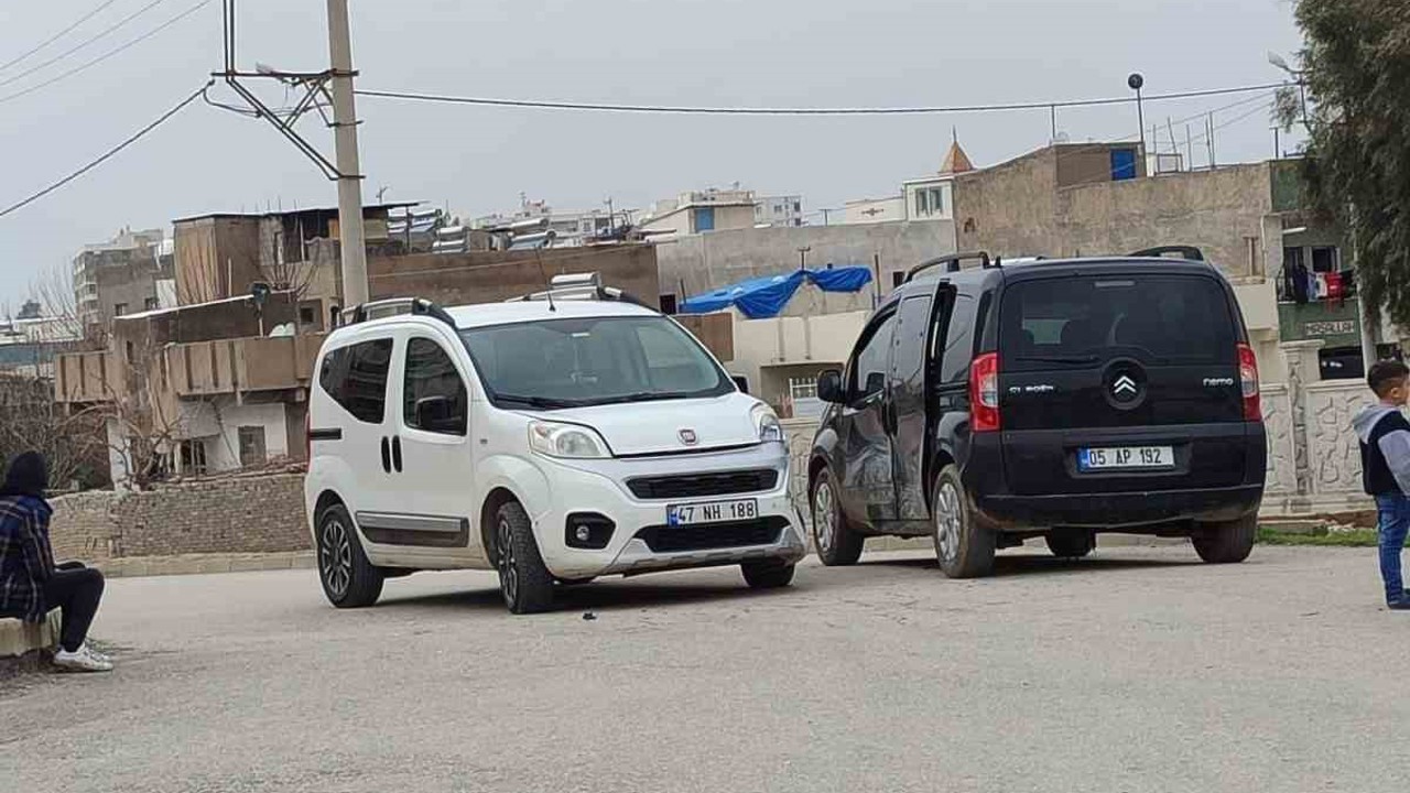 Mardin’de iki hafif ticari araç çarpıştı
