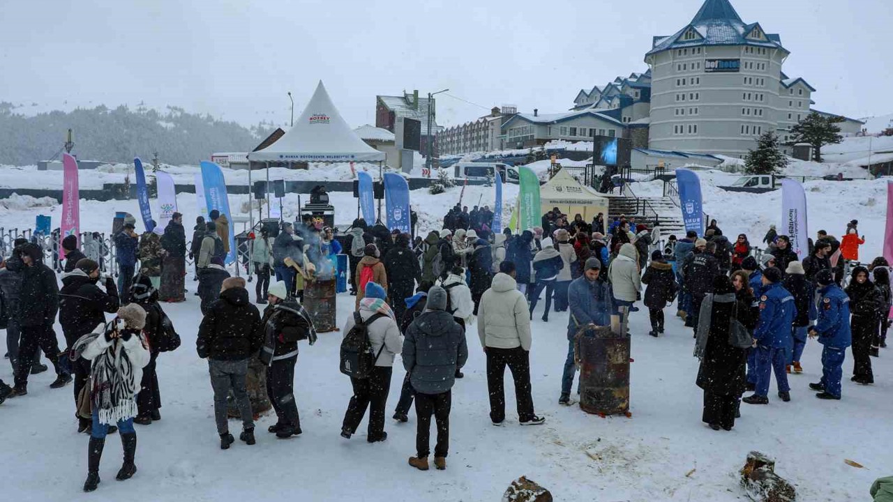 Uludağ zirvesinde gençlik buluşması
