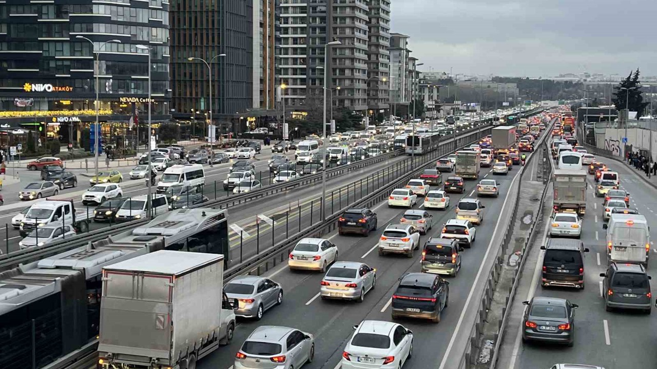 İstanbul’da trafik yoğunluğu yüzde 80’e ulaştı
