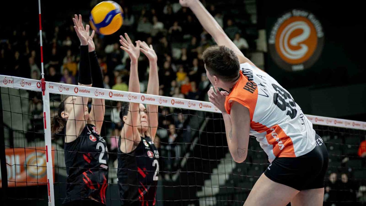 Sultanlar Ligi: Eczacıbaşı Dynavit: 3 - THY: 0
