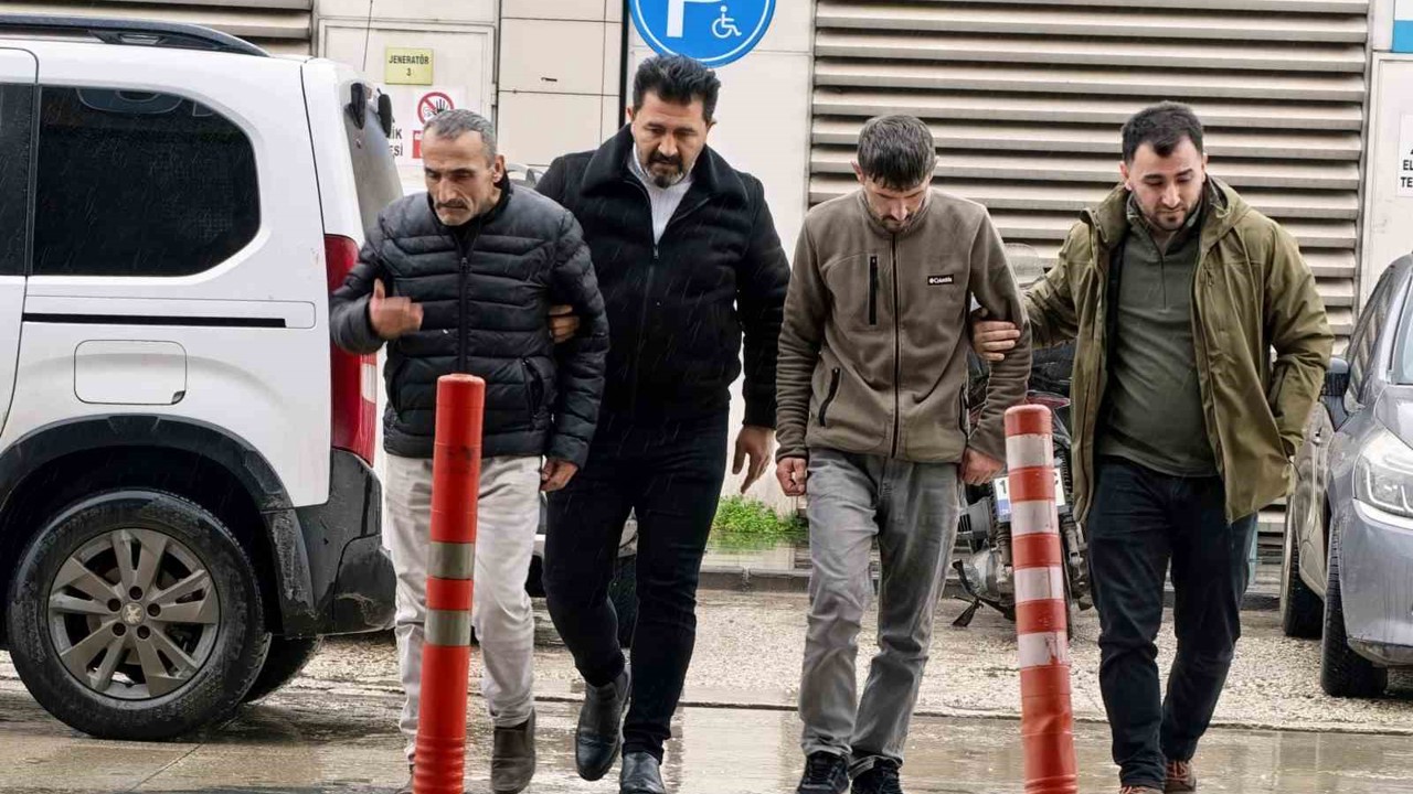 Fırça sapıyla dehşet : Arkadaşlarını ağır yaraladılar, 2 kişi tutuklandı
