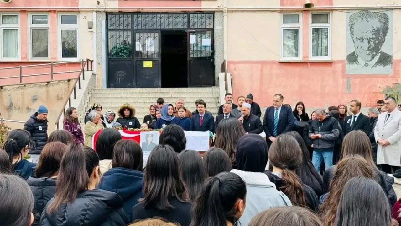 Trafik kazasında hayatını kaybeden Elif Nisa toprağa verildi
