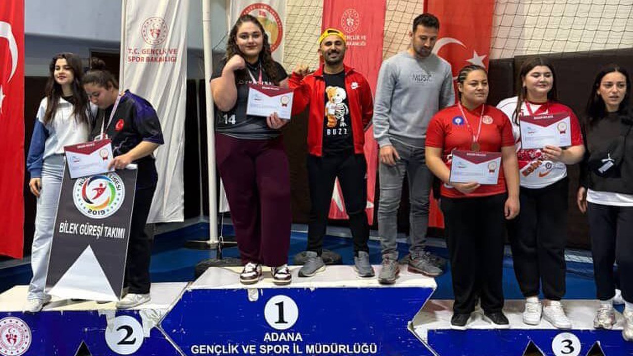 Tekirdağlı öğrenci bilek güreşinde Türkiye birincisi oldu
