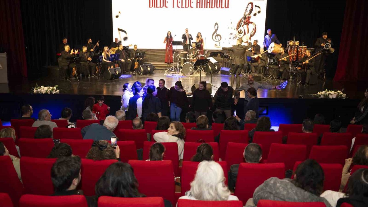 Mersin’de ‘Dilde Telde Anadolu’ konseriyle türkü rüzgârı esti
