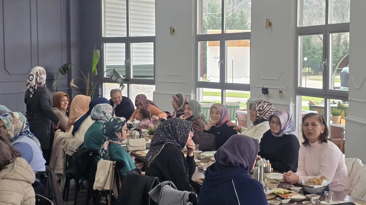 Dikiş nakış kursu kursiyerleri kahvaltıda buluştu
