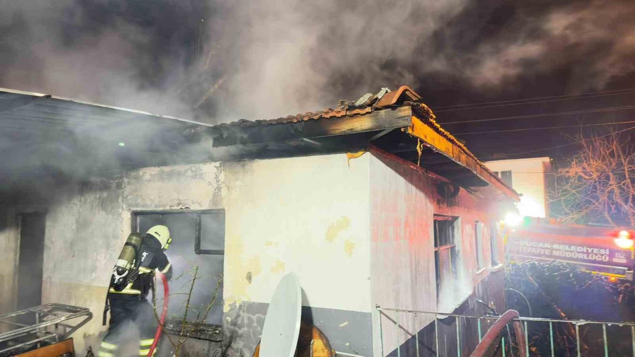 Burdur’da müstakil ev yanarak kullanılmaz hale geldi
