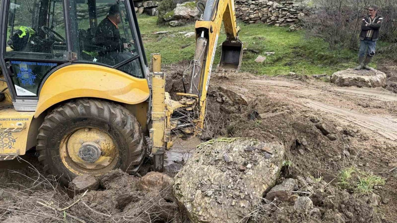 Ekipler sahaya indi, kapanan bahçe yolları açıldı
