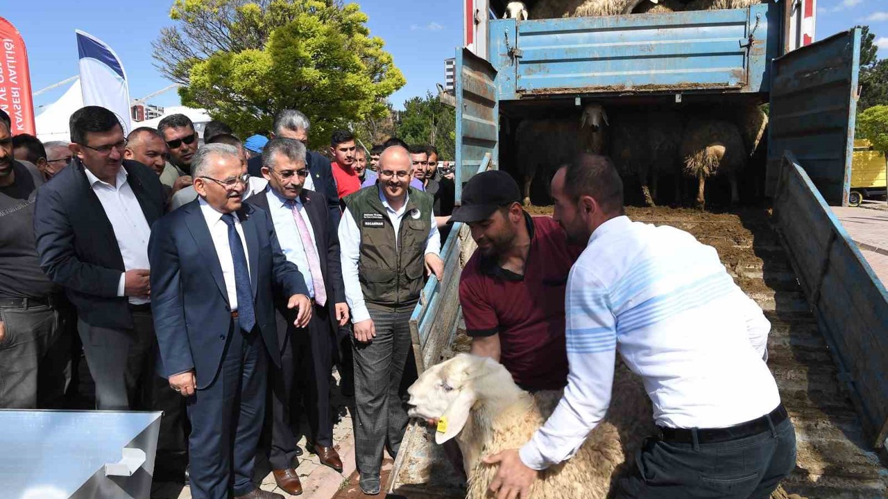 Başkan Büyükkılıç’tan tarım ve hayvancılıkta 1 yılda 132 milyon 575 bin TL’lik yatırım hamlesi
