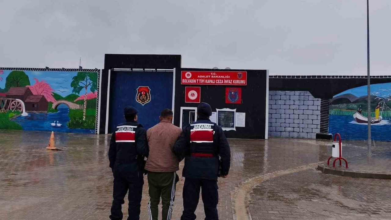 Jandarma 30 yıl hapis cezasıyla aranan şahsı yakaladı
