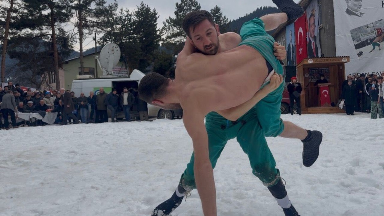 Karakucak güreşlerinde 2 şampiyon birden

