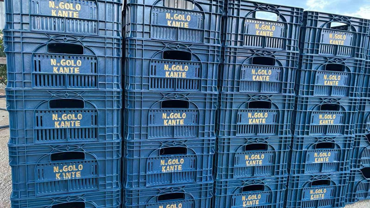 Fanatik üreticinin ‘Kante’ sevgisi: Domatesleri topladığı kasaya bile onun adını yazdırdı
