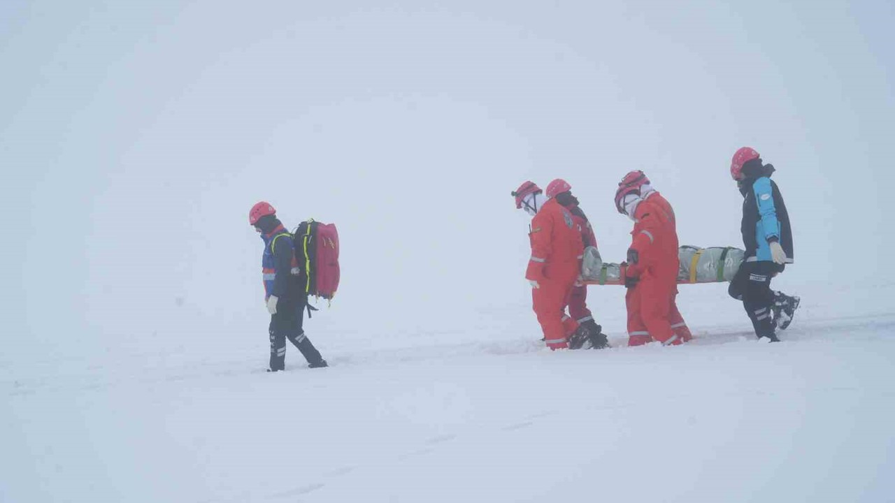Muş’ta 2 bin 600 rakımda nefes kesen çığ tatbikatı
