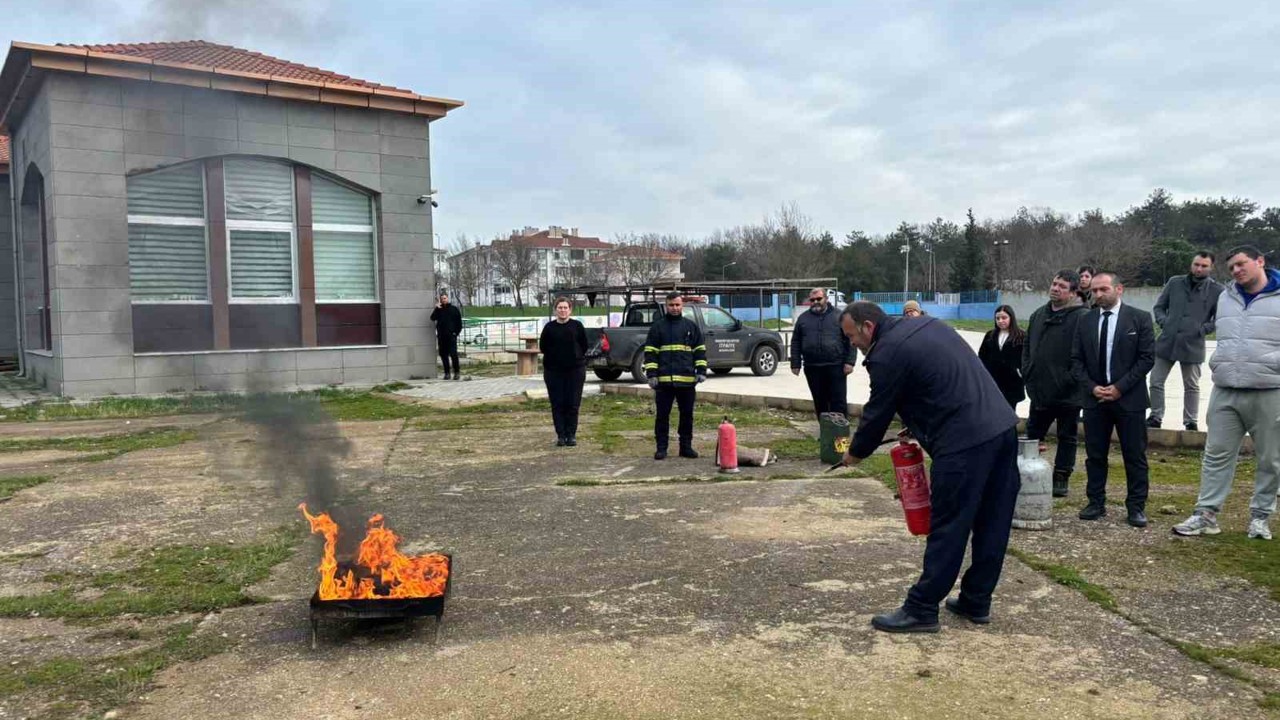 Babaeski Gençlik ve Spor Müdürlüğü personeline yangın söndürme eğitimi
