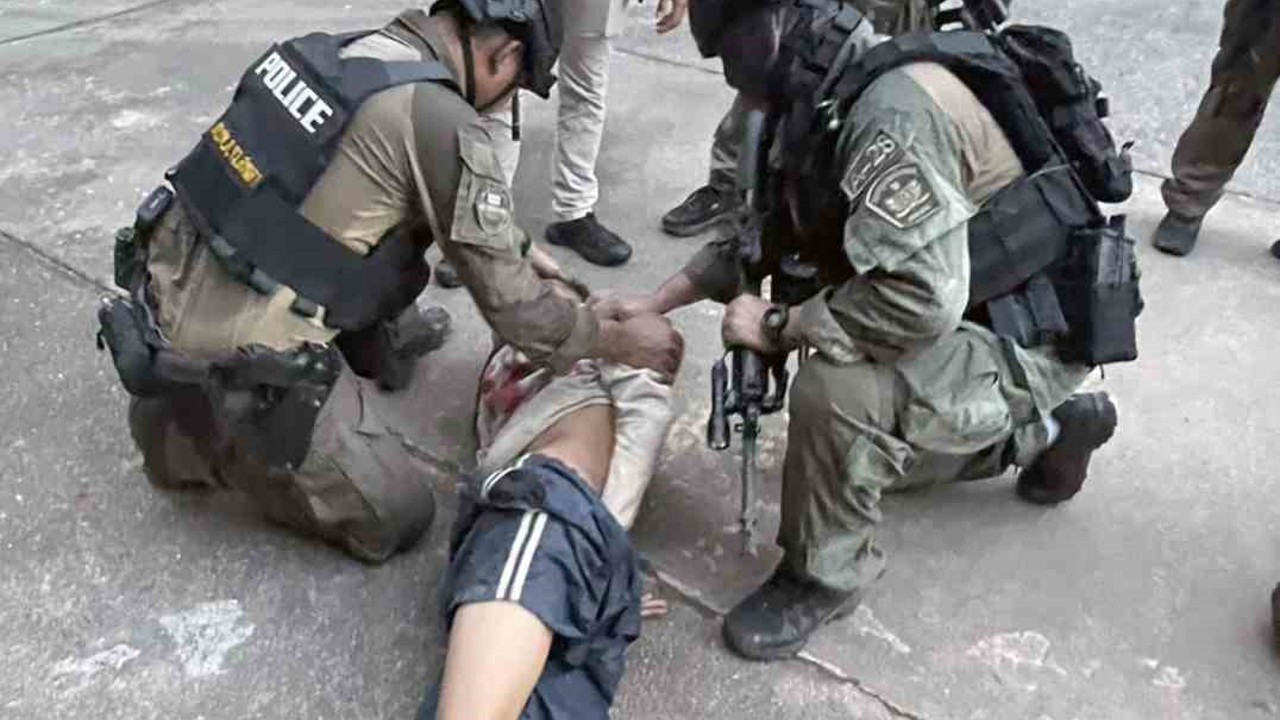 Tayland’da okulda rehine krizi: 18 yaşındaki silahlı saldırgan 2 kişiyi yaraladı
