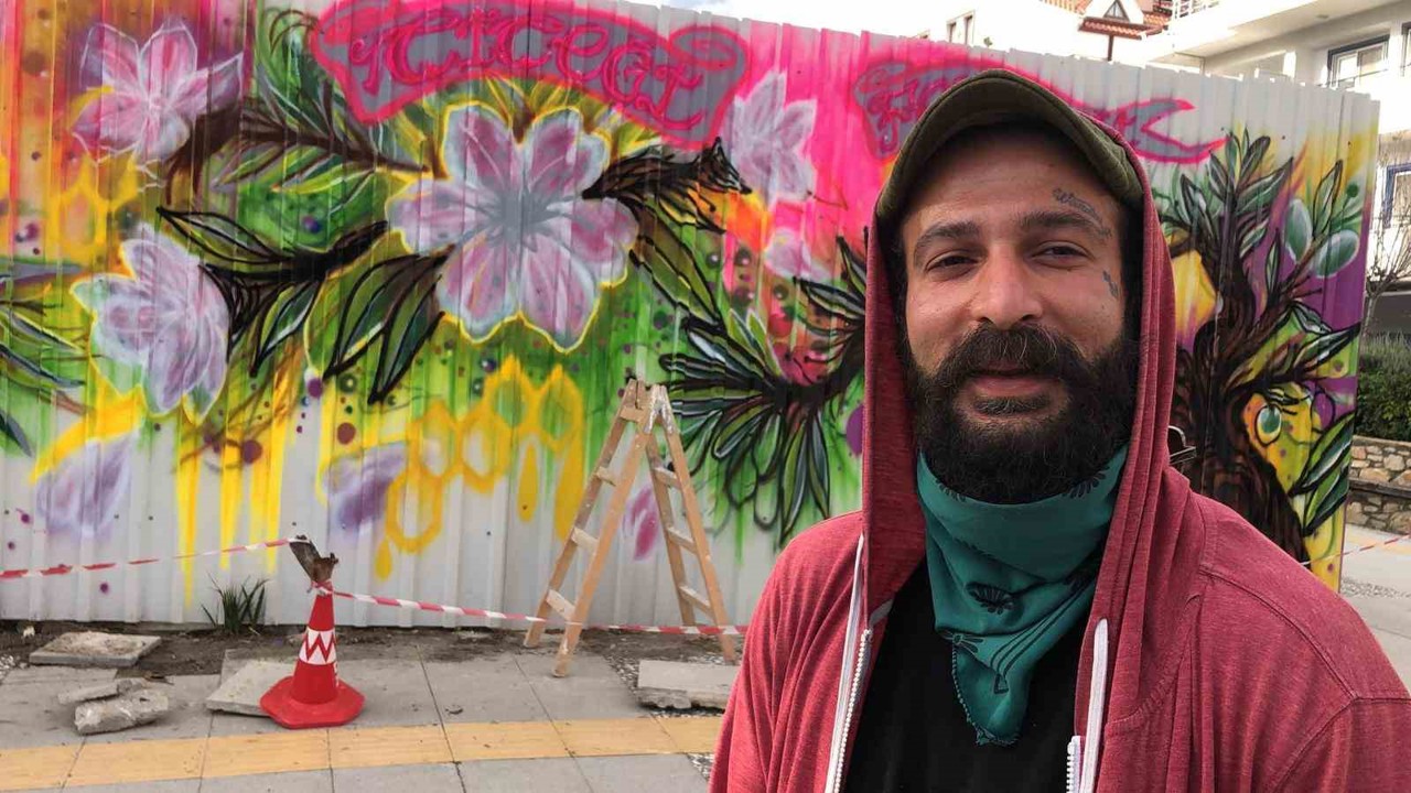 Datça’da yapımı süren okulun duvarları Badem Çiçeği Festivali’ne hazırlandı
