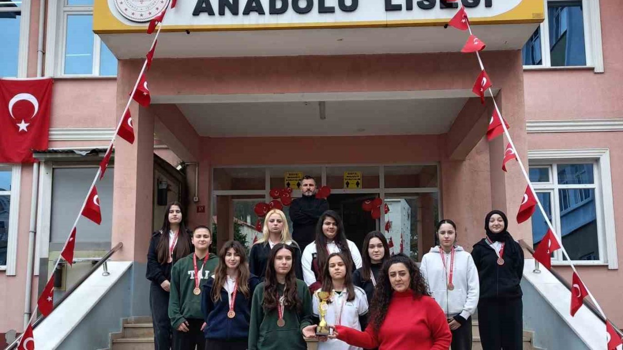 Türkeli Anadolu Lisesi’nden il üçüncülüğü başarısı
