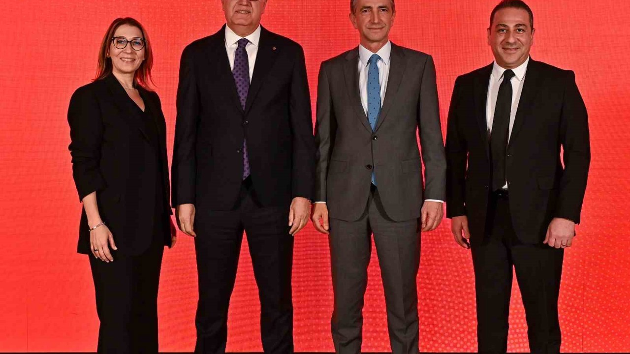 Mehmet Akif Üstündağ: "Ülkenin gururuyuz ve gururu olmaya da devam edeceğiz"
