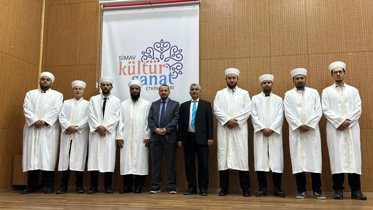 Simav’da yeni din görevlilerine cübbe ve sarık giydirildi
