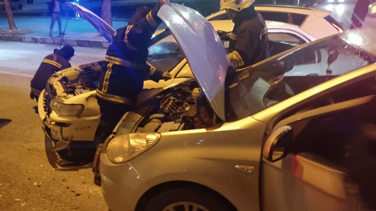 Erzincan’da 2 otomobil çarpıştı
