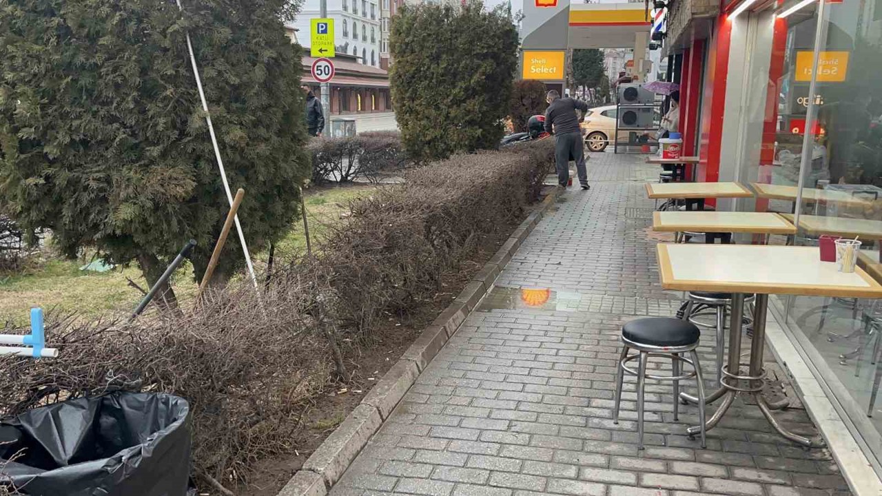 Yan bakma kavgasında biri ağır 2 kişi bıçaklanarak yaralandı
