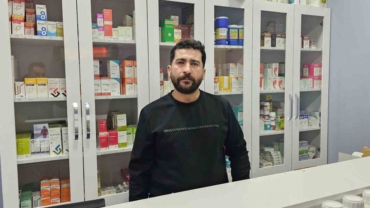 Bitlis’te ölü doğan kuzu, panda yavrusuna benzerliğiyle şaşırttı
